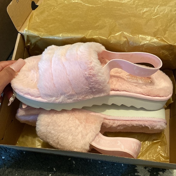 Koolaburra Pink Slippers - Picture 2 of 5